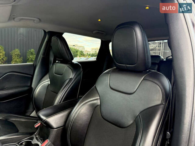 Чорний Джип Cherokee, об'ємом двигуна 2.4 л та пробігом 67 тис. км за 14500 $, фото 18 на Automoto.ua