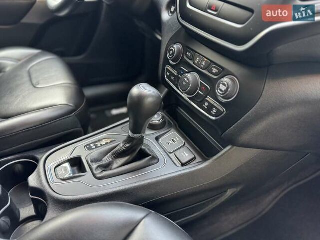 Черный Джип Чероки, объемом двигателя 2.4 л и пробегом 172 тыс. км за 13999 $, фото 11 на Automoto.ua