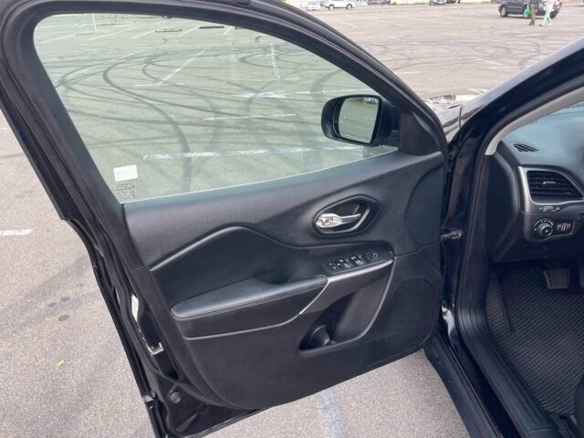 Черный Джип Чероки, объемом двигателя 2.4 л и пробегом 155 тыс. км за 15000 $, фото 18 на Automoto.ua