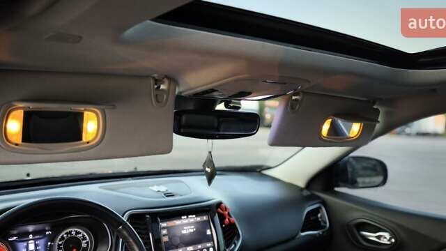 Чорний Джип Cherokee, об'ємом двигуна 3.24 л та пробігом 71 тис. км за 22000 $, фото 17 на Automoto.ua