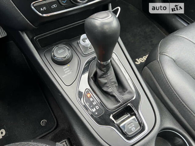 Чорний Джип Cherokee, об'ємом двигуна 2 л та пробігом 77 тис. км за 23500 $, фото 19 на Automoto.ua