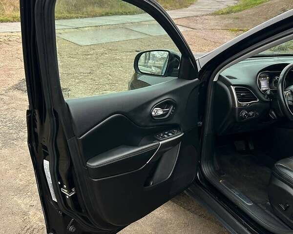 Черный Джип Чероки, объемом двигателя 3.24 л и пробегом 77 тыс. км за 24500 $, фото 7 на Automoto.ua