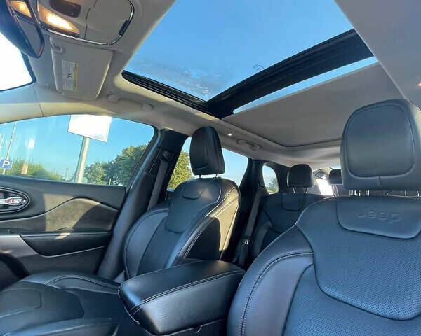 Черный Джип Чероки, объемом двигателя 3.2 л и пробегом 133 тыс. км за 18000 $, фото 26 на Automoto.ua