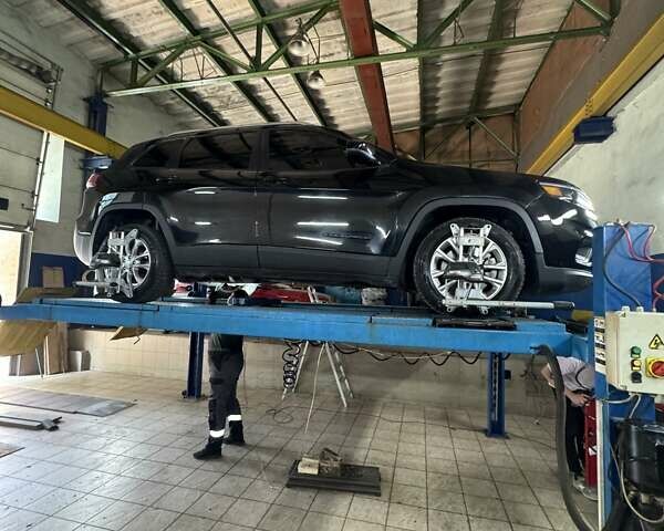Чорний Джип Cherokee, об'ємом двигуна 2.36 л та пробігом 98 тис. км за 13500 $, фото 23 на Automoto.ua