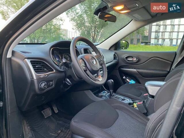 Чорний Джип Cherokee, об'ємом двигуна 3.2 л та пробігом 132 тис. км за 17600 $, фото 9 на Automoto.ua