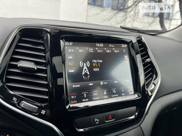 Чорний Джип Cherokee, об'ємом двигуна 2 л та пробігом 77 тис. км за 23500 $, фото 17 на Automoto.ua