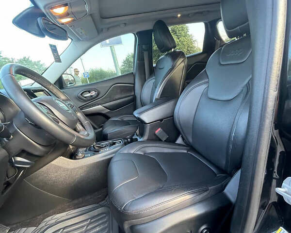 Черный Джип Чероки, объемом двигателя 3.2 л и пробегом 133 тыс. км за 18000 $, фото 15 на Automoto.ua