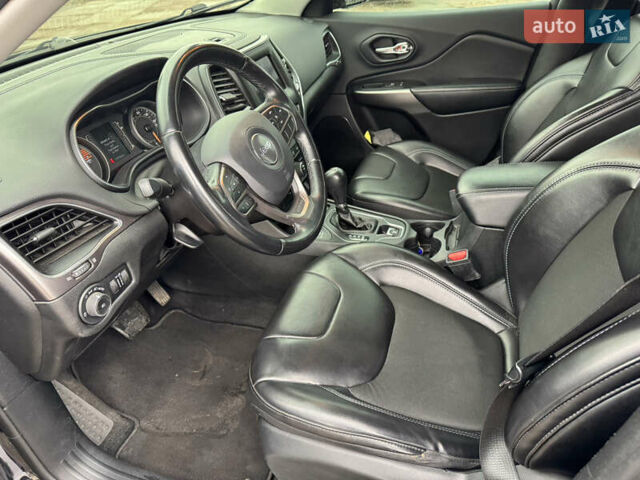 Чорний Джип Cherokee, об'ємом двигуна 2.36 л та пробігом 175 тис. км за 15499 $, фото 12 на Automoto.ua