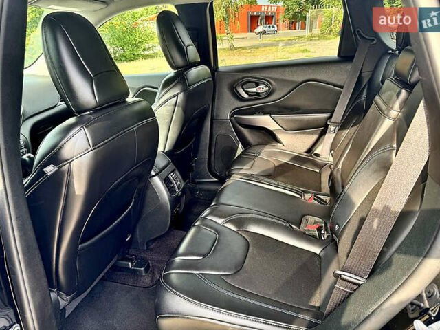 Черный Джип Чероки, объемом двигателя 2.36 л и пробегом 129 тыс. км за 19000 $, фото 12 на Automoto.ua