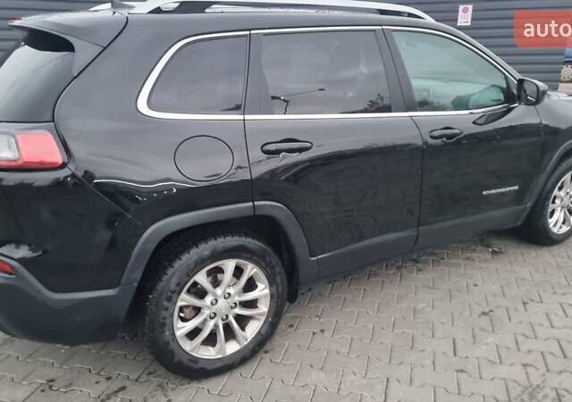 Черный Джип Чероки, объемом двигателя 2.36 л и пробегом 180 тыс. км за 13200 $, фото 3 на Automoto.ua