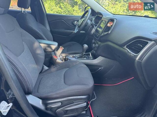 Черный Джип Чероки, объемом двигателя 2.36 л и пробегом 96 тыс. км за 13499 $, фото 17 на Automoto.ua