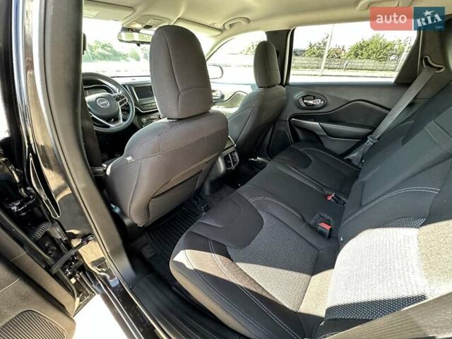 Черный Джип Чероки, объемом двигателя 2.4 л и пробегом 79 тыс. км за 15000 $, фото 13 на Automoto.ua