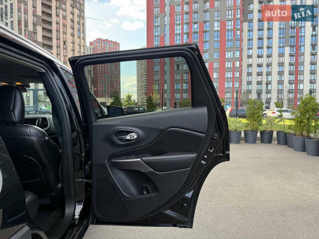 Чорний Джип Cherokee, об'ємом двигуна 2.4 л та пробігом 67 тис. км за 14500 $, фото 37 на Automoto.ua