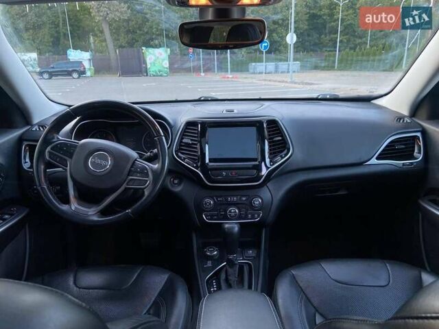 Черный Джип Чероки, объемом двигателя 2 л и пробегом 178 тыс. км за 15000 $, фото 6 на Automoto.ua