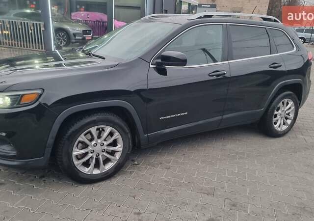 Черный Джип Чероки, объемом двигателя 2.36 л и пробегом 180 тыс. км за 13200 $, фото 1 на Automoto.ua