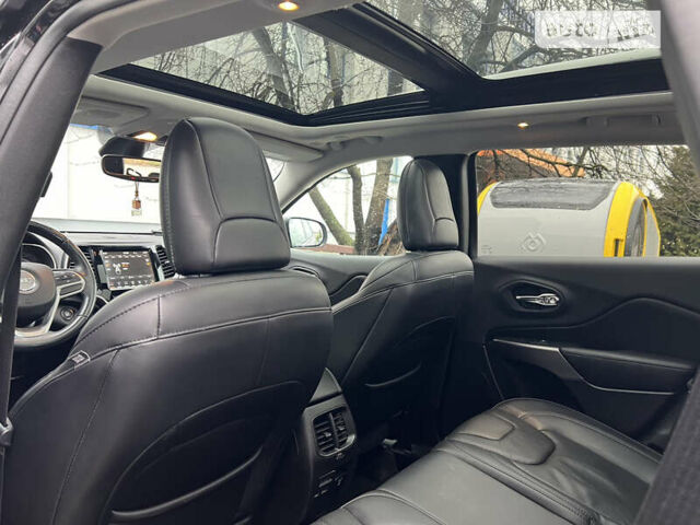 Чорний Джип Cherokee, об'ємом двигуна 2 л та пробігом 77 тис. км за 23500 $, фото 12 на Automoto.ua