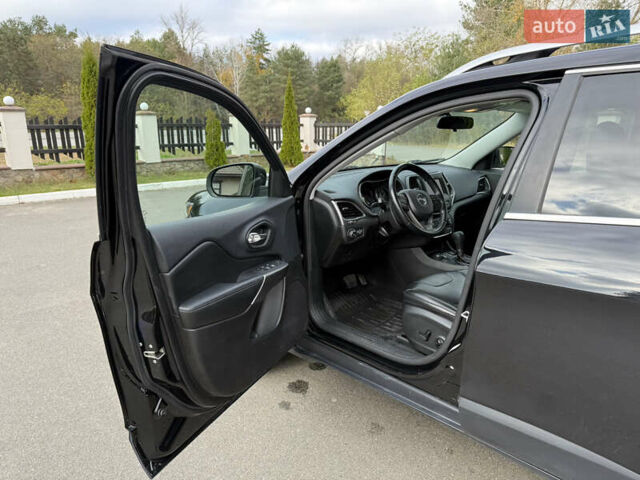 Черный Джип Чероки, объемом двигателя 2.36 л и пробегом 218 тыс. км за 14200 $, фото 18 на Automoto.ua