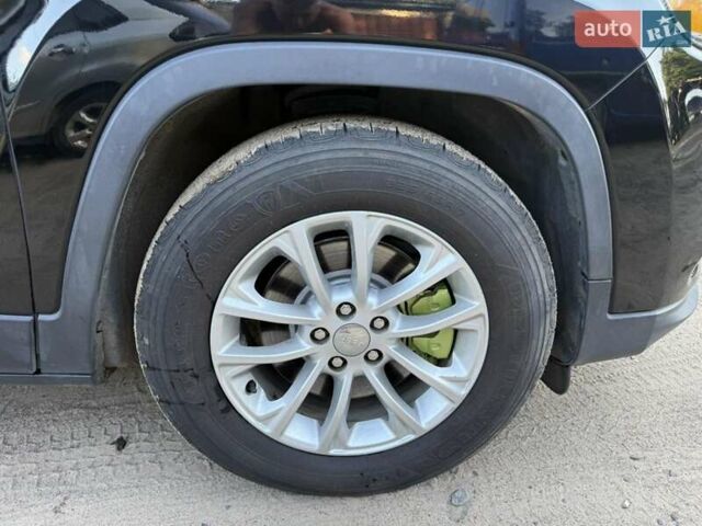 Чорний Джип Cherokee, об'ємом двигуна 2.4 л та пробігом 160 тис. км за 14800 $, фото 17 на Automoto.ua