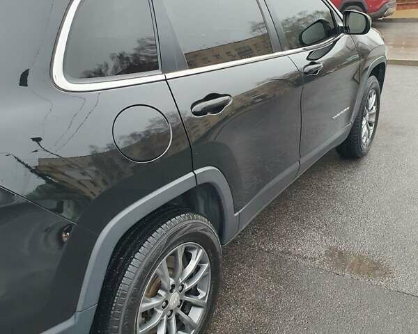 Чорний Джип Cherokee, об'ємом двигуна 3.2 л та пробігом 156 тис. км за 17500 $, фото 2 на Automoto.ua
