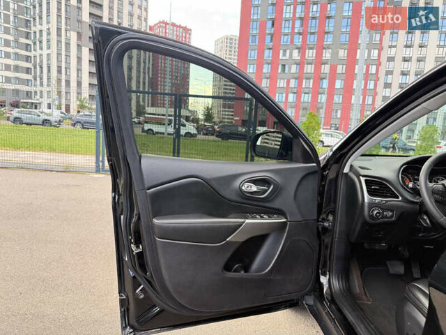 Чорний Джип Cherokee, об'ємом двигуна 2.4 л та пробігом 67 тис. км за 14500 $, фото 16 на Automoto.ua