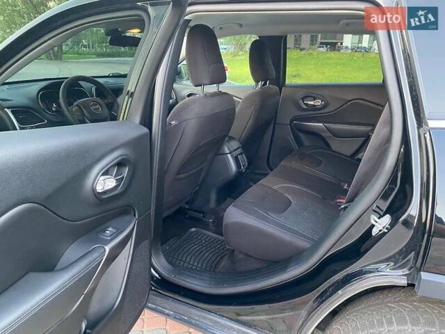 Чорний Джип Cherokee, об'ємом двигуна 3.2 л та пробігом 132 тис. км за 17600 $, фото 11 на Automoto.ua