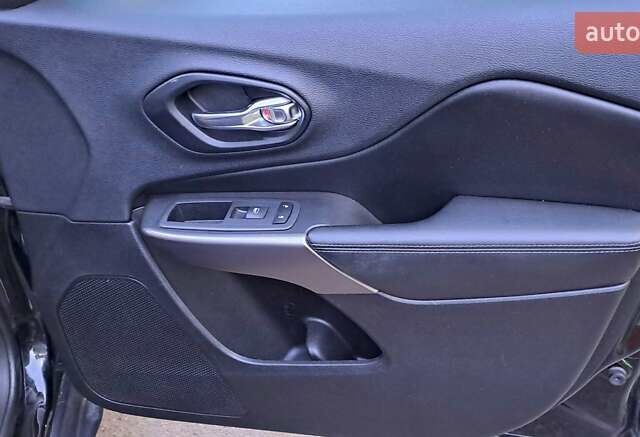 Чорний Джип Cherokee, об'ємом двигуна 2.36 л та пробігом 139 тис. км за 13458 $, фото 40 на Automoto.ua