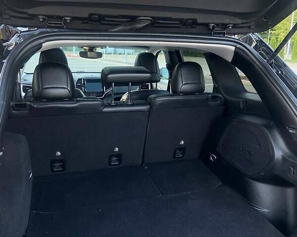 Чорний Джип Cherokee, об'ємом двигуна 2 л та пробігом 175 тис. км за 15900 $, фото 29 на Automoto.ua