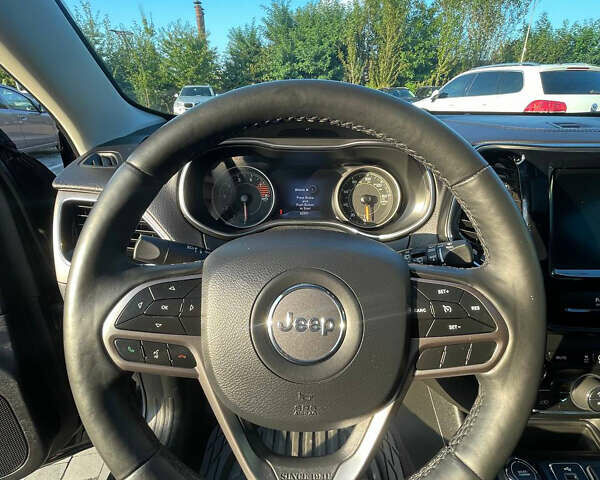 Черный Джип Чероки, объемом двигателя 3.2 л и пробегом 133 тыс. км за 18000 $, фото 12 на Automoto.ua