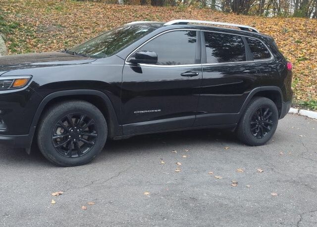 Чорний Джип Cherokee, об'ємом двигуна 3.2 л та пробігом 197 тис. км за 14550 $, фото 3 на Automoto.ua