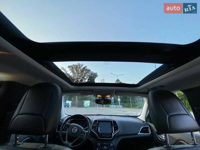 Чорний Джип Cherokee, об'ємом двигуна 2 л та пробігом 175 тис. км за 15900 $, фото 24 на Automoto.ua