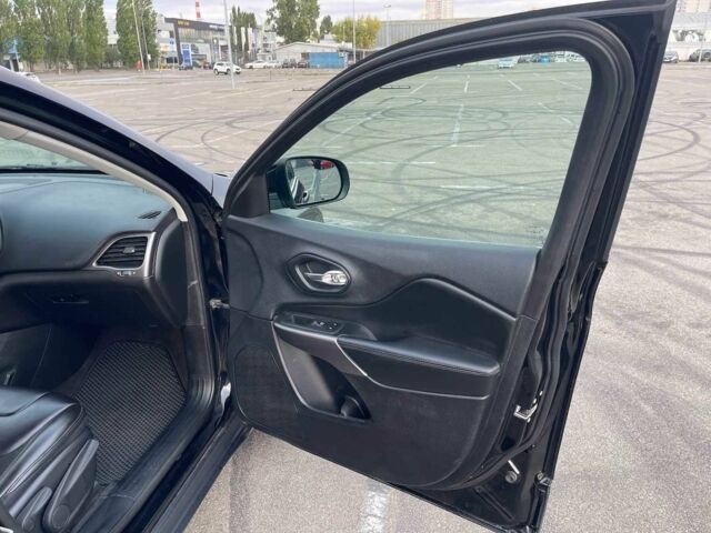 Черный Джип Чероки, объемом двигателя 2.4 л и пробегом 155 тыс. км за 15000 $, фото 16 на Automoto.ua