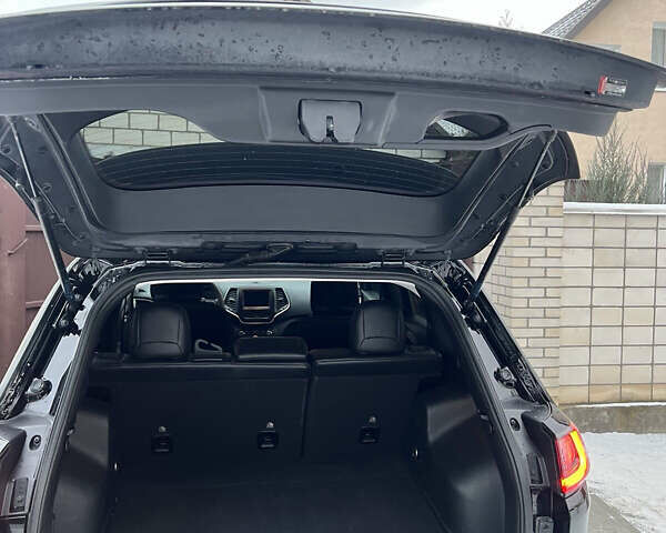 Чорний Джип Cherokee, об'ємом двигуна 2.36 л та пробігом 190 тис. км за 16500 $, фото 9 на Automoto.ua