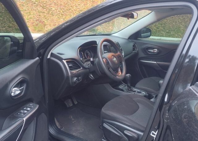 Чорний Джип Cherokee, об'ємом двигуна 3.2 л та пробігом 197 тис. км за 14550 $, фото 15 на Automoto.ua