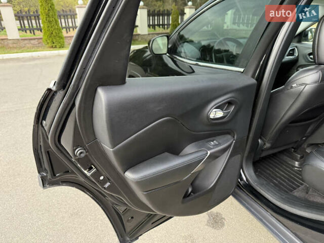 Черный Джип Чероки, объемом двигателя 2.36 л и пробегом 218 тыс. км за 14200 $, фото 35 на Automoto.ua