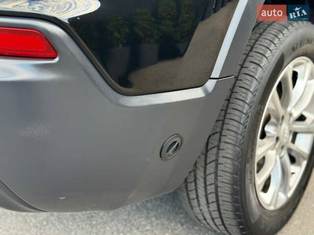 Чорний Джип Cherokee, об'ємом двигуна 2.4 л та пробігом 67 тис. км за 14500 $, фото 13 на Automoto.ua