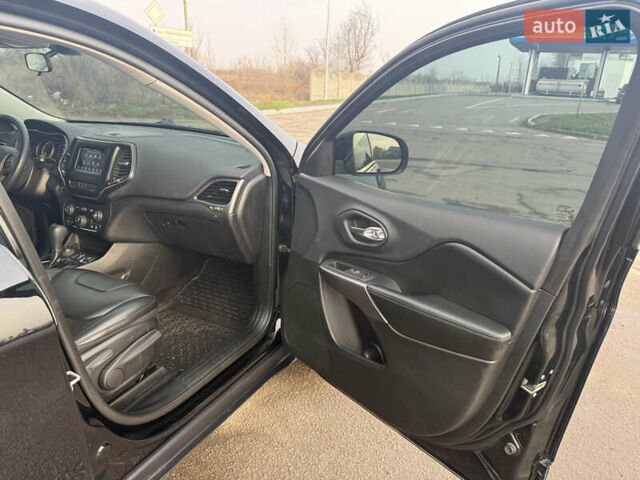 Черный Джип Чероки, объемом двигателя 2.36 л и пробегом 114 тыс. км за 17400 $, фото 40 на Automoto.ua