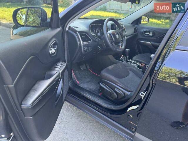 Черный Джип Чероки, объемом двигателя 2.36 л и пробегом 96 тыс. км за 13499 $, фото 10 на Automoto.ua