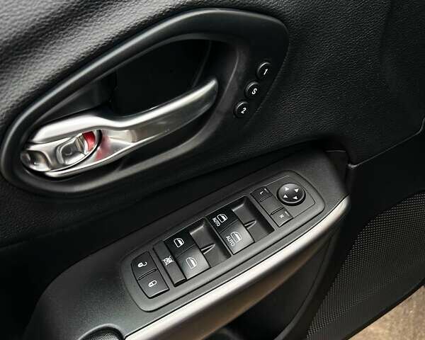 Черный Джип Чероки, объемом двигателя 3.24 л и пробегом 77 тыс. км за 24500 $, фото 8 на Automoto.ua