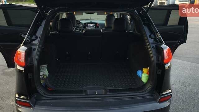 Чорний Джип Cherokee, об'ємом двигуна 3.24 л та пробігом 71 тис. км за 22000 $, фото 22 на Automoto.ua