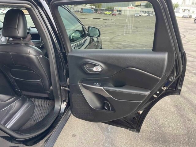 Черный Джип Чероки, объемом двигателя 2.4 л и пробегом 155 тыс. км за 15000 $, фото 14 на Automoto.ua