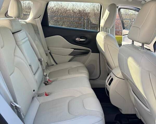 Черный Джип Чероки, объемом двигателя 3.24 л и пробегом 75 тыс. км за 18700 $, фото 15 на Automoto.ua