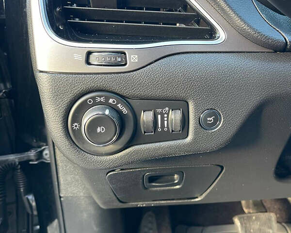 Черный Джип Чероки, объемом двигателя 3.2 л и пробегом 133 тыс. км за 18000 $, фото 11 на Automoto.ua