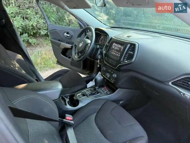 Чорний Джип Cherokee, об'ємом двигуна 2.4 л та пробігом 160 тис. км за 14800 $, фото 10 на Automoto.ua