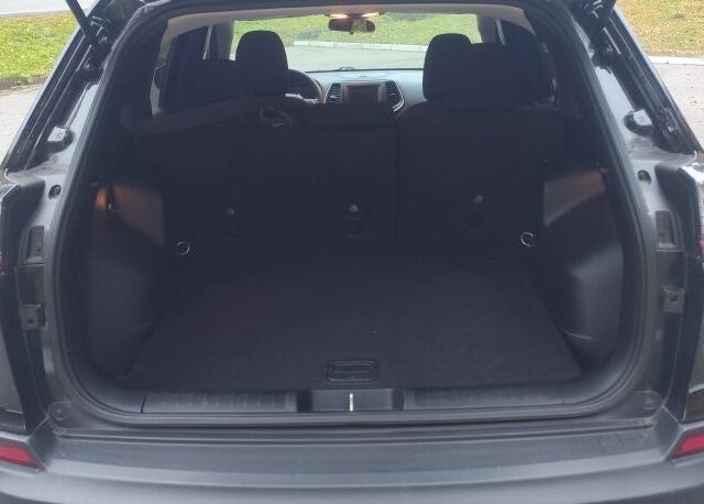 Чорний Джип Cherokee, об'ємом двигуна 3.2 л та пробігом 197 тис. км за 14550 $, фото 17 на Automoto.ua