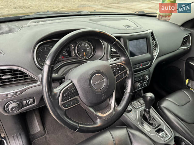 Чорний Джип Cherokee, об'ємом двигуна 2.36 л та пробігом 175 тис. км за 15499 $, фото 10 на Automoto.ua