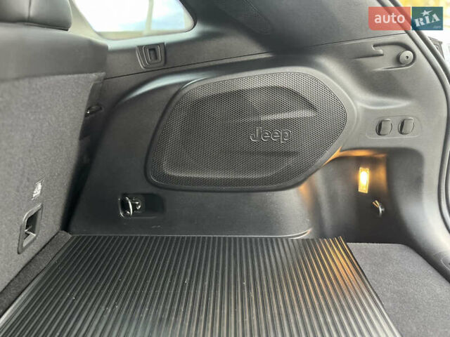 Чорний Джип Cherokee, об'ємом двигуна 2.36 л та пробігом 33 тис. км за 20500 $, фото 21 на Automoto.ua