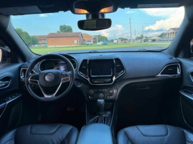 Черный Джип Чероки, объемом двигателя 2 л и пробегом 44 тыс. км за 8700 $, фото 10 на Automoto.ua