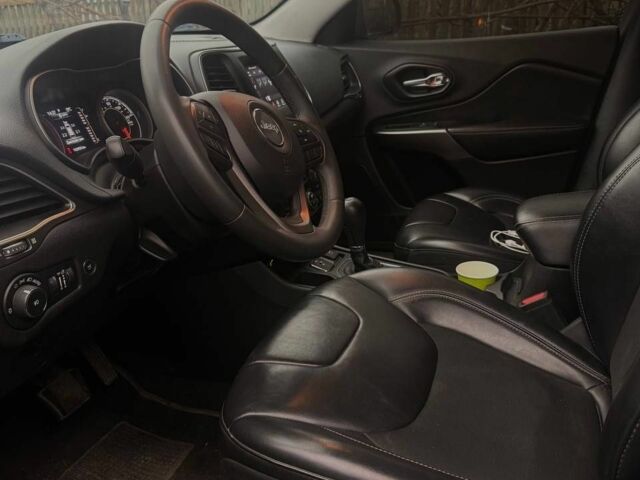 Черный Джип Чероки, объемом двигателя 2.4 л и пробегом 142 тыс. км за 15900 $, фото 5 на Automoto.ua