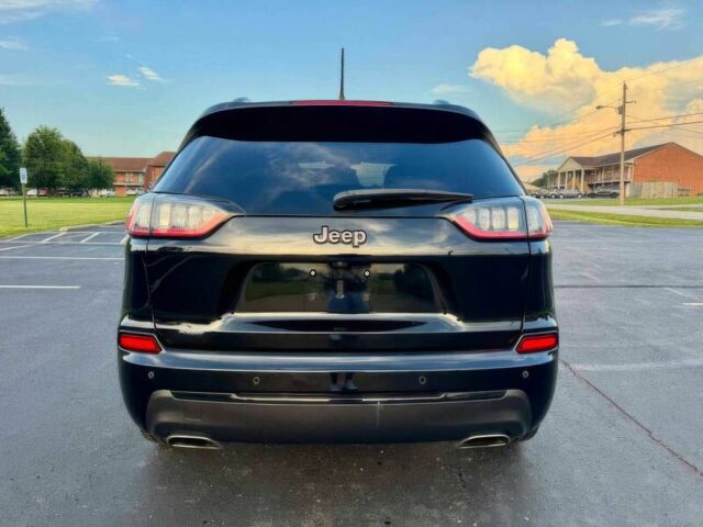 Черный Джип Чероки, объемом двигателя 2 л и пробегом 44 тыс. км за 8700 $, фото 5 на Automoto.ua