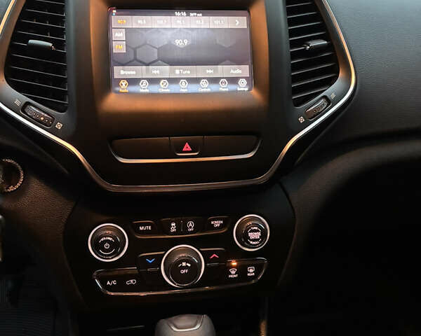 Черный Джип Чероки, объемом двигателя 0 л и пробегом 122 тыс. км за 15500 $, фото 19 на Automoto.ua